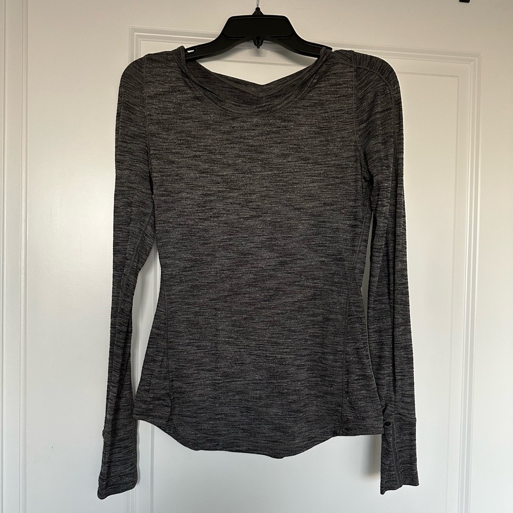 Lululemon size 4 long sleeve heather gray top